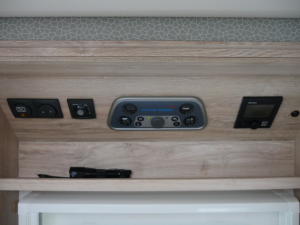 Keinteileablage oberhalb Türe