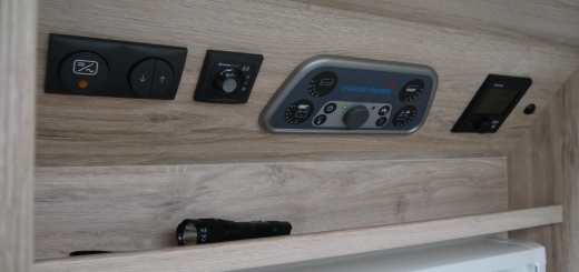 Keinteileablage oberhalb Türe