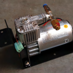 WoMo-Fahrwerk: Druckluftkompressor